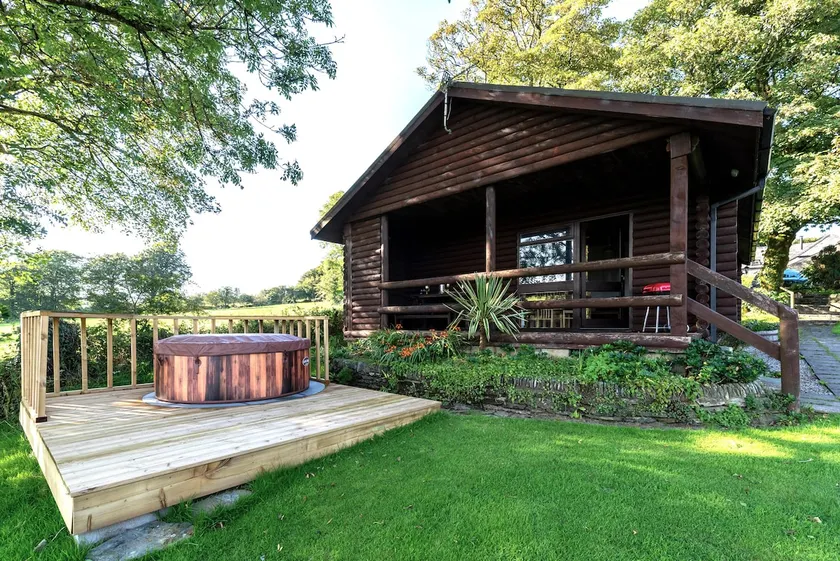 Ta Mill Cottages & Lodges - Meadowview Chalet 1 - Image 1