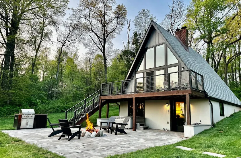 Luxury Mountain Chalet with Fireplace & Hot Tub - Image 1