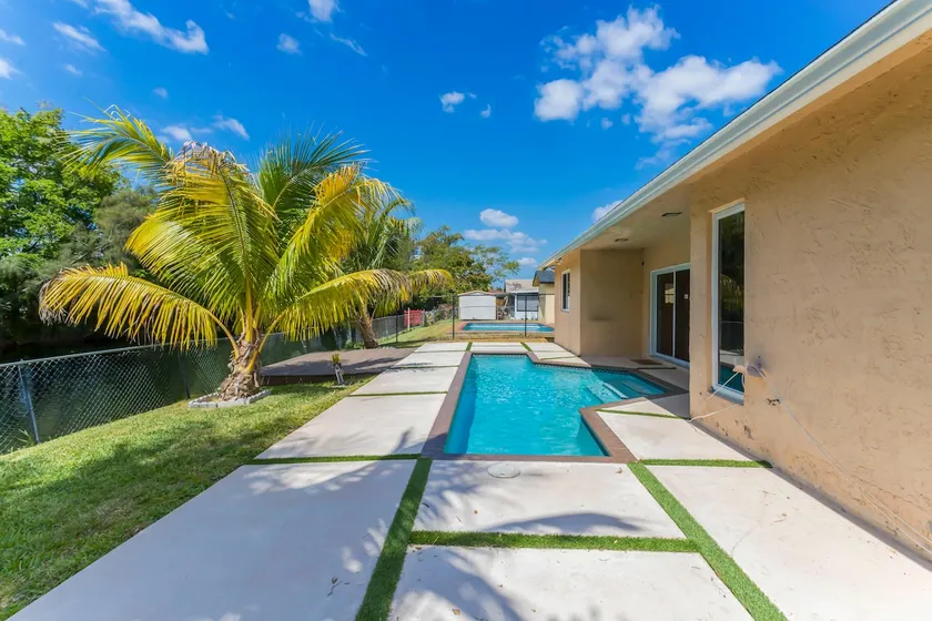 WELCOME TO YOUR POOL HOUSE PERFECT FAMILY VACATION - Image 1