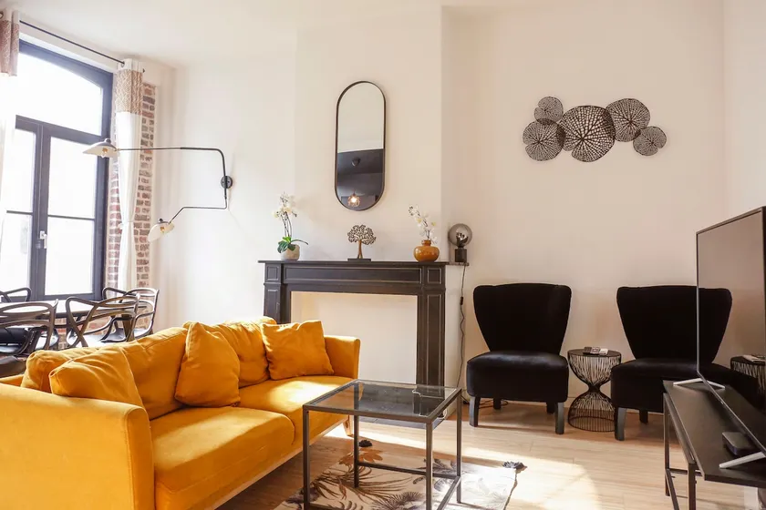 Stylish 3 Bedrooms+ A/C & Private Baths – EU Area - Image 1