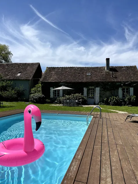 Vacation home with pool - Image 1