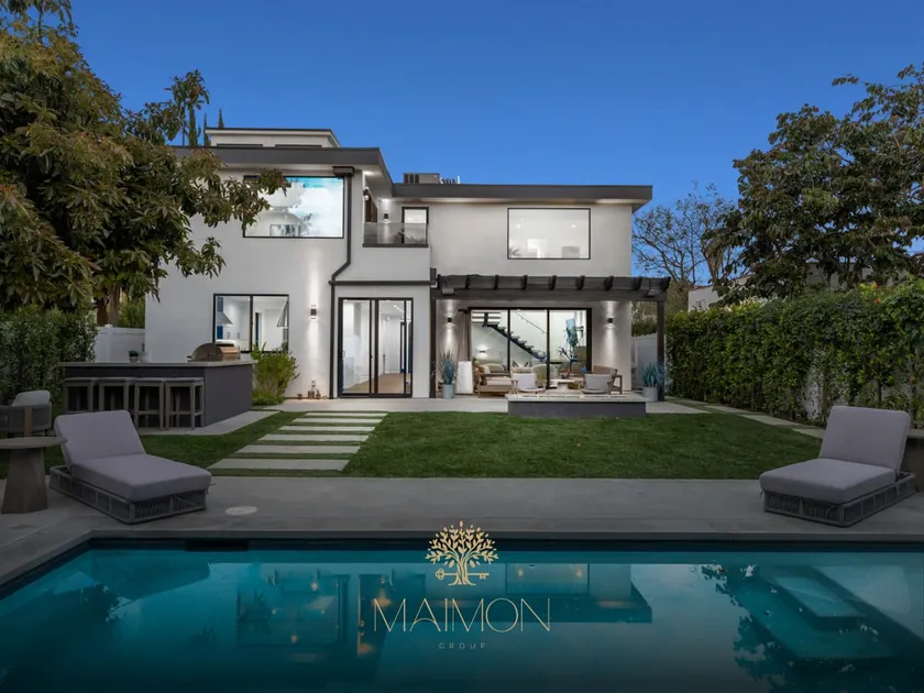 Elegant Beverly Grove Oasis with Top-Tier Comfort - Image 1