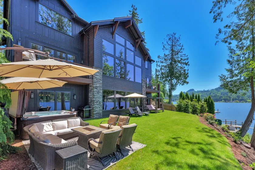 Big Lake Lodge | Sleeps 25 | Dock & Hot Tub - Image 1