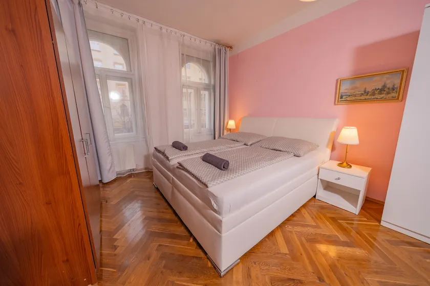 1 Bob's Apartment: 2 bedrooms + living room - Image 1