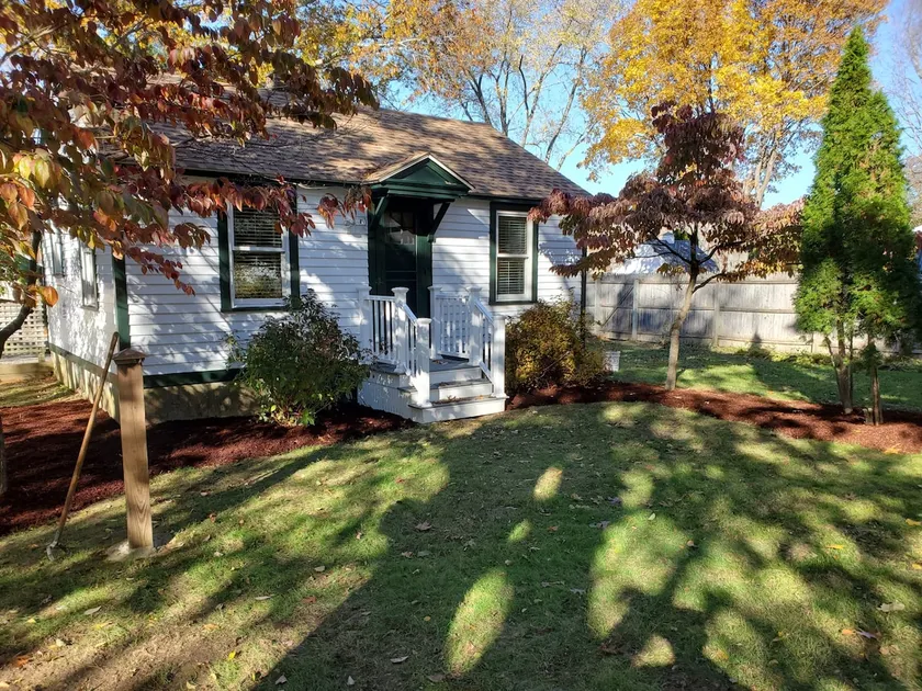Cheerful, private cottage in Essex village. - Image 1