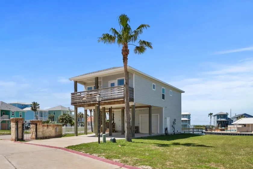 Sea Haven | Minutes to beach | Pool | Hot tub - Image 1