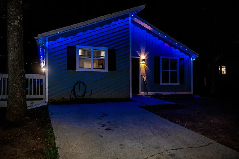 Enchanting 3-Bedroom home with nightly light shows - Image 1
