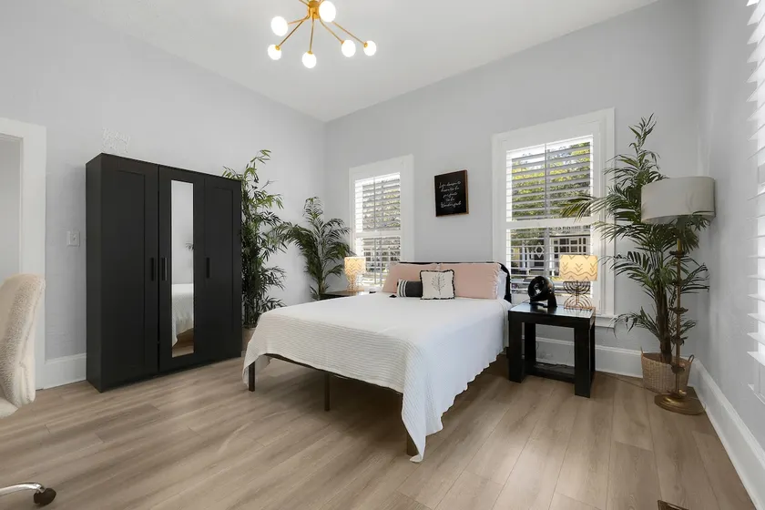 1430- Sleeps 9, Arenas 1 Mile, Pets Ok - Image 1