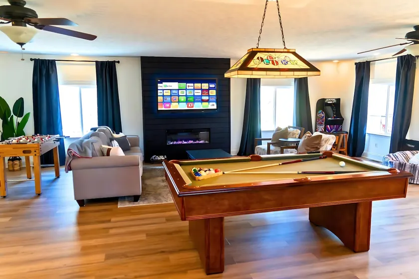 Pizza Oven • Hot Tub • Game Room • Pet Friendly - Image 1