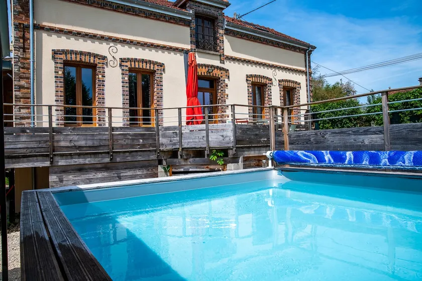 Charming house with pool, terrace, and Jacuzzi - Image 1