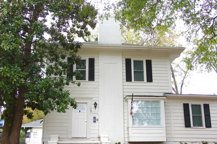 Historic Home, 4 Bedrooms 3 Full Bathrooms. - Image 1