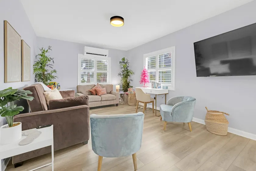 921- Sleeps 5 & Pets, Cozy San Marco Home Near Fun - Image 1