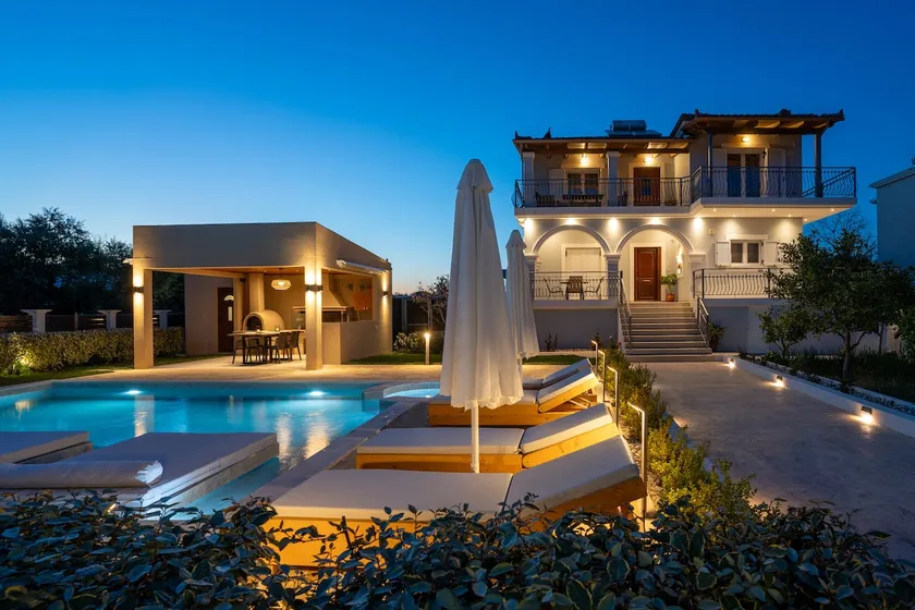 Paris Family Villa! - Image 1