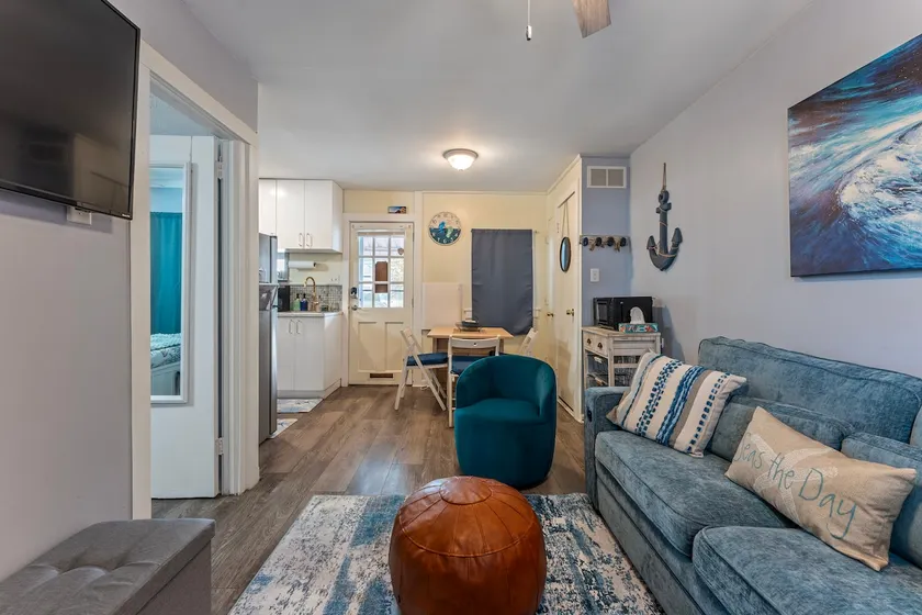 1BD North Wildwood Prime Location · Porch + Grill - Image 1