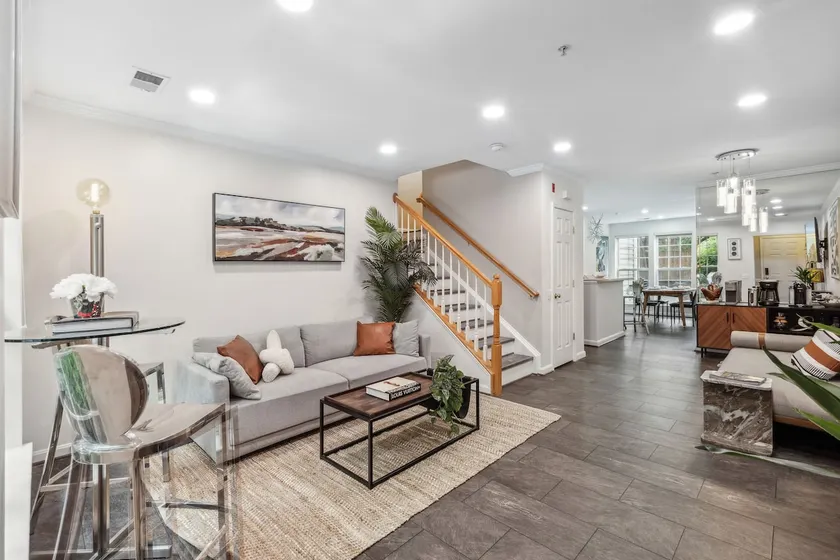 Art Lux Bethesda | Stylish 2B + Library| Game Room - Image 1