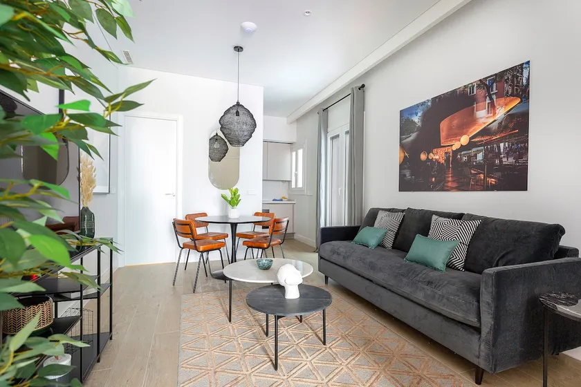 Darya Living, Palafox i - Image 1