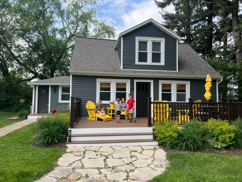 Cozy Lawson Cottage walking distance to town/beach - Image 1