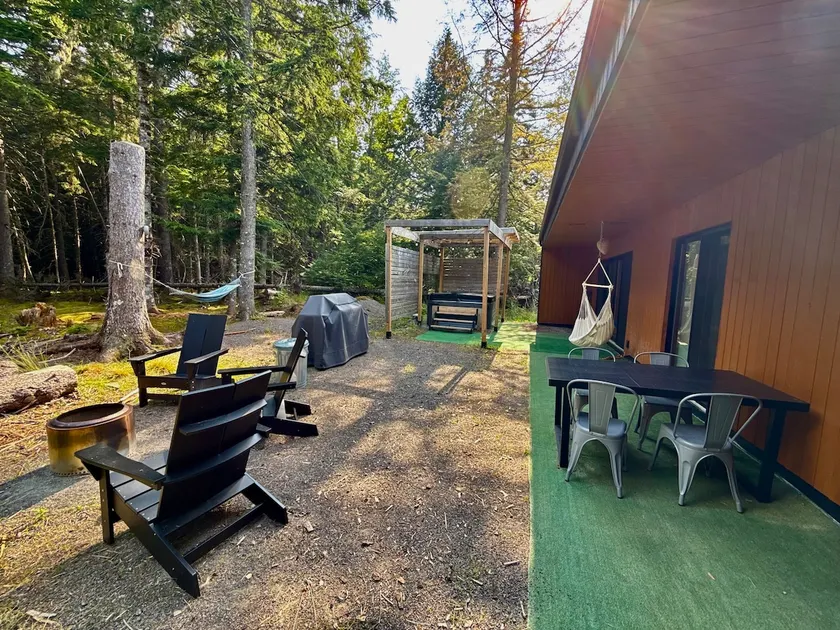 Hemlock Hideaway - modern chalet with hot-tub - Image 1
