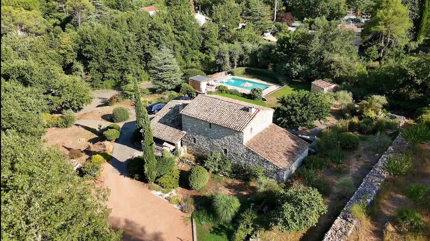 Small slice of heaven with private garden and pool - Image 1