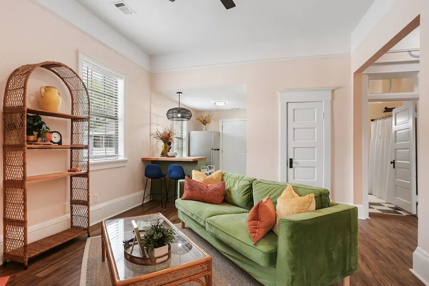 Georgia Peach Apt, Near SCAD + Starland, Fast WiFi - Image 1