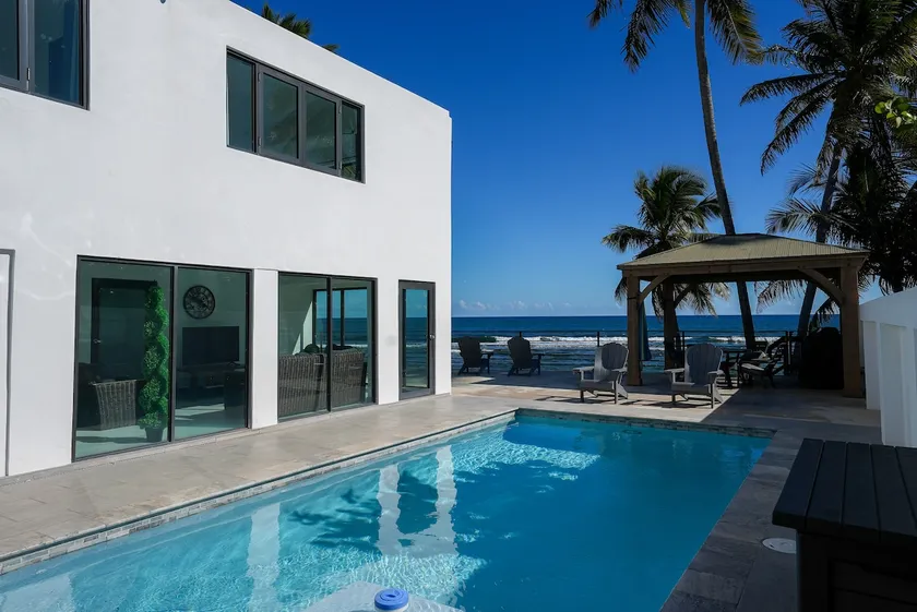 Seafront Beach House / Heated Pool & Beach Access - Image 1
