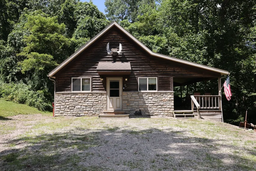Hocking Hills Half Stoned Cabin in the Woods - Image 1