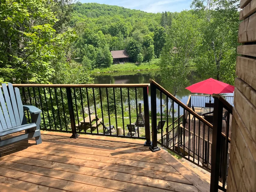 Chalet Wapiti: waterfront, hot tub, pool table - Image 1