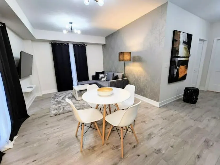 Orange Blossom - Entire Modern Townhouse - 5 min to Falls - Image 1