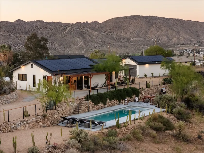 Calico Landing, Desert Pool + Spa Retreat. - Image 1