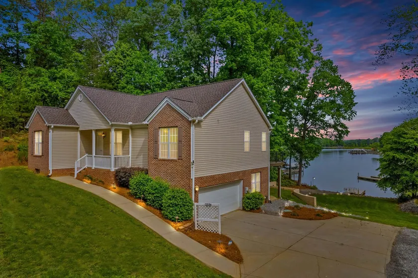 Castaway Cove -Lake Norman Waterfront Home with Private Dock - Image 1