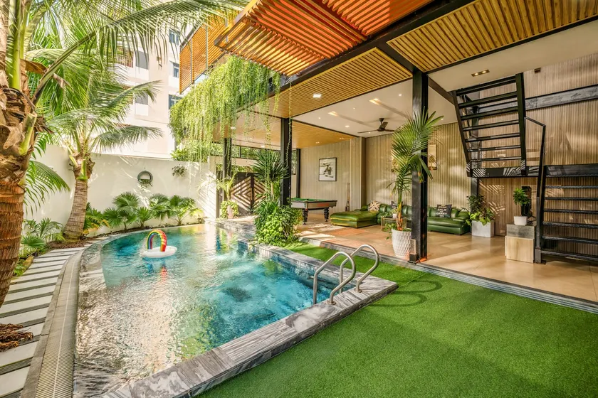 Pen 5BR Tropical Villa – Near the Beach · Private Pool · Billiards · BBQ - Image 1