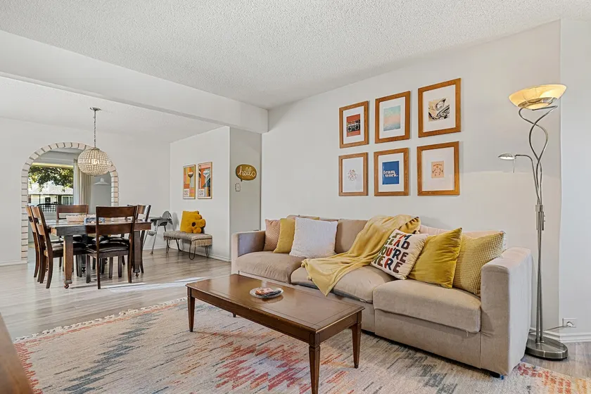 Spacious Group Home with 2 Suites - Image 1