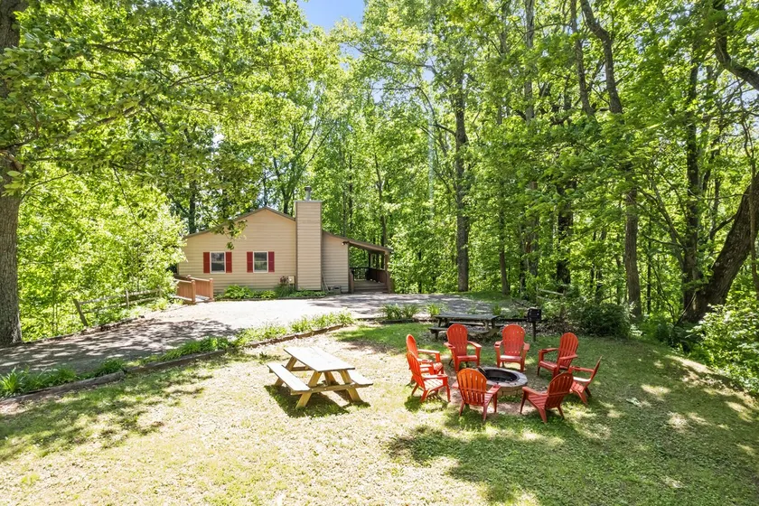 Secluded 4 Bedroom with Hot Tub. 5 minutes to town. MC friendly and accessible! - Image 1