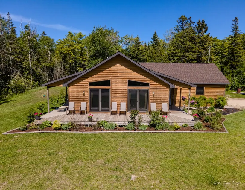 Peaceful Cabin with Lake View - Image 1