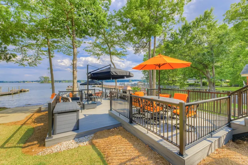 Majestically Rustic Lake Murray Retreat |Sleeps 8 - Image 1