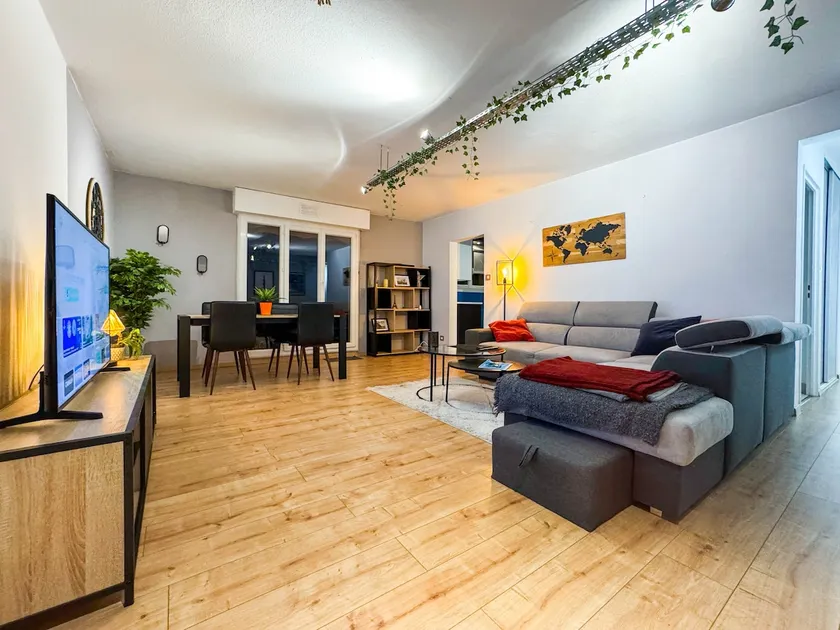 ”Le Carré des Houblons” Large apartment + parking - Image 1