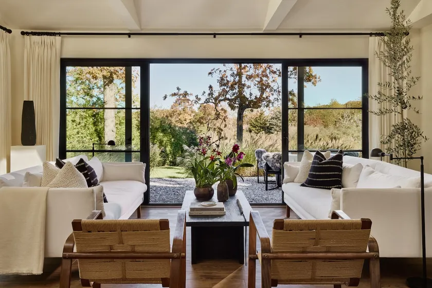 Hamptons Waterfront Getaway – Stylish & Serene - Image 1
