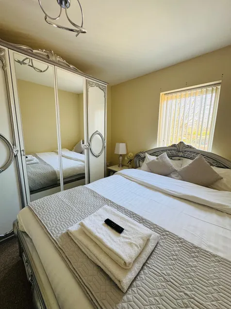 Townhouse near to Aston Villa with free parking. - Image 1