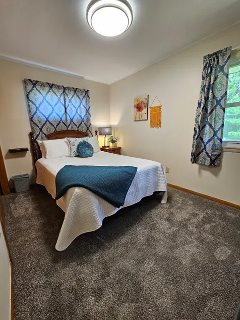The Alta Pine- Cozy 2-bedroom duplex that sleeps 6 - Image 1