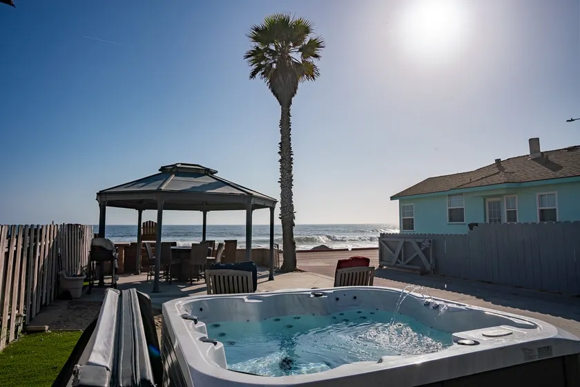 BEACHFRONT COTTAGE LOWER UNIT - Image 1