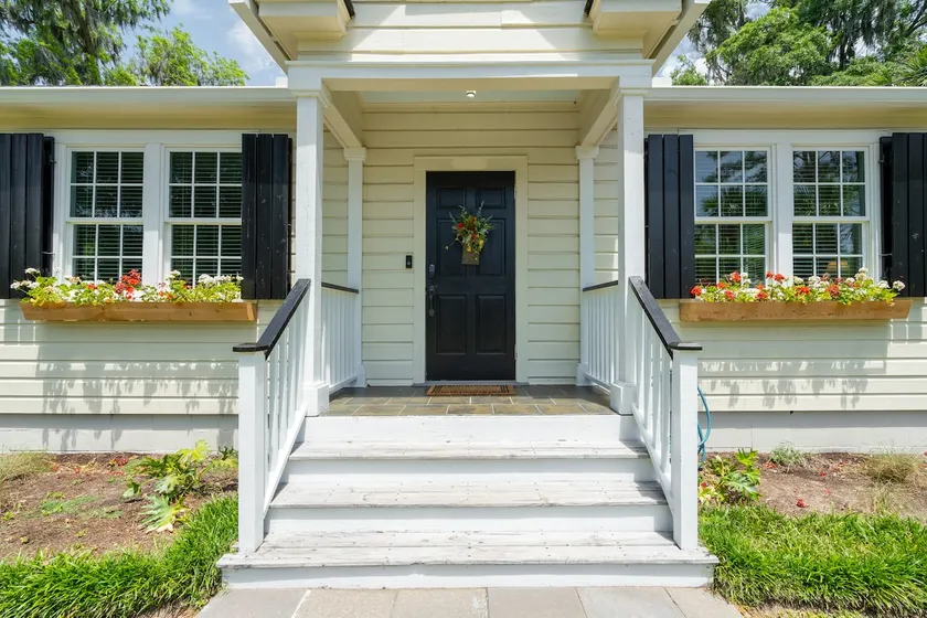 Historic, private home, walk to waterfront park - Image 1
