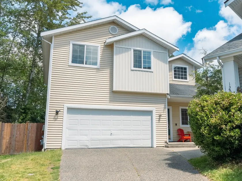 Spacious 4 Bedroom Home w/Private Patio & Hot Tub - Image 1