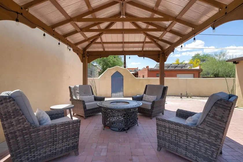 Historic 2-bedroom Sam Hughes Casita w/ Courtyard - Image 1