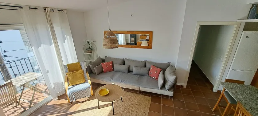 AUGUST! Cozy and bright balcony in the center - Image 1