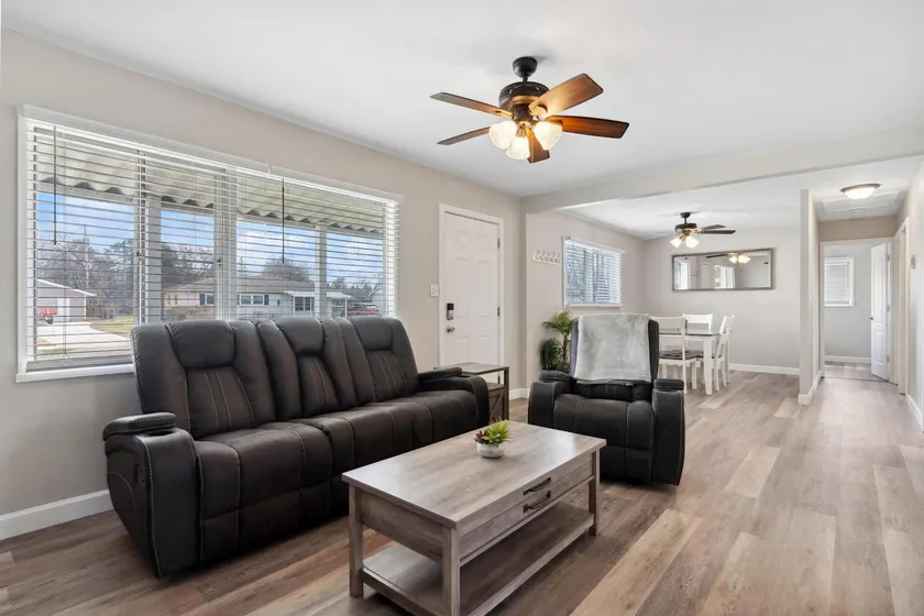 Cute 3 b/1b for long term stay *NO cleaning fee - Image 1