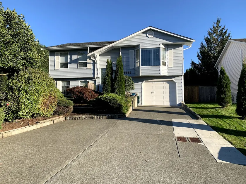 House w/ private yard, hot tub and garage - Image 1