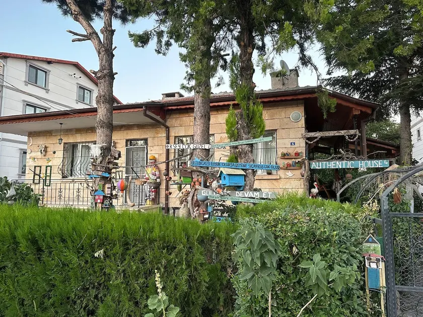 Authentic House in Secret Garden - Image 1