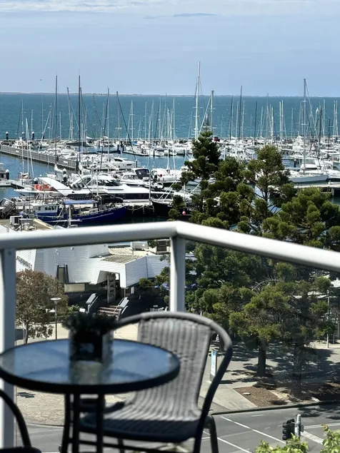Waterfront Apartments: Bay View Deluxe (4603) - Image 1