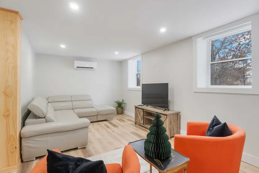 2BR Wolfville Apartment Walk to Acadia & Downtown - Image 1