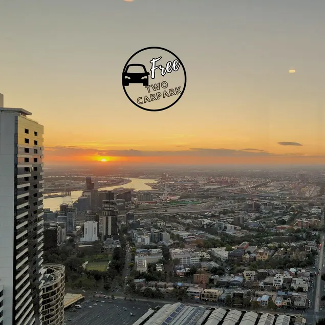 55F Luxury Melb CBD 3BR.2Bath. 8Pax. Free 2Carpark - Image 1